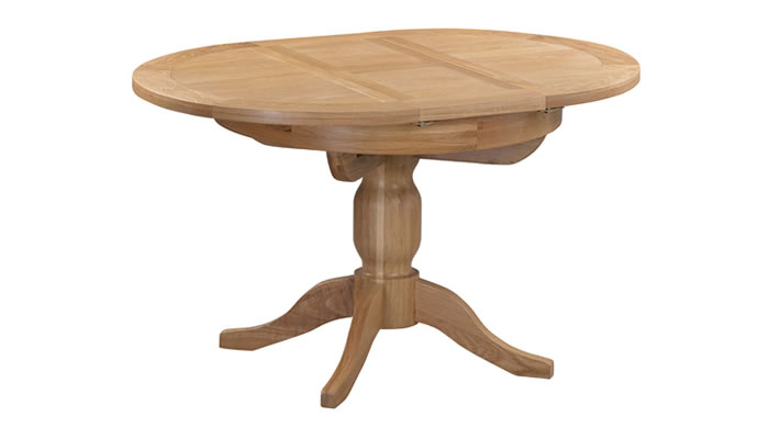 Signature Collection Dorridge Light Oak Round Extending Pedestal Table