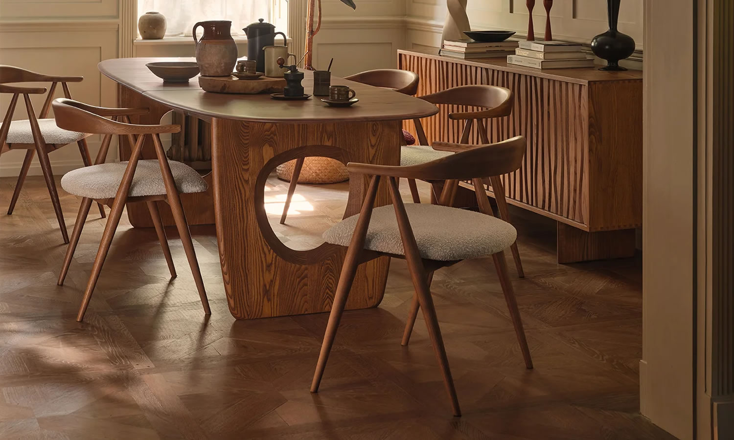 Ercol Lugo Chair in dining room lifestyle.jpg 